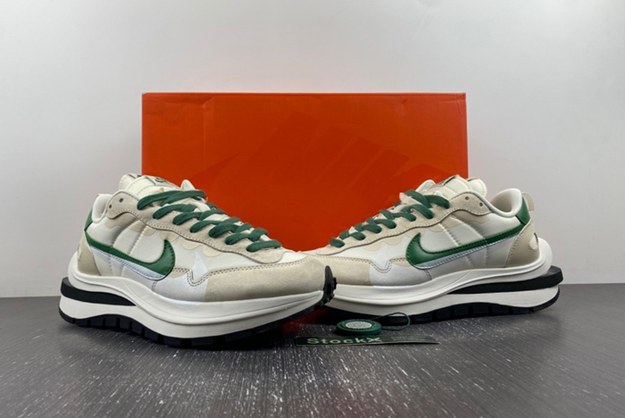 Sacai x VaporWaffle “Tour Yellow DD1875-102